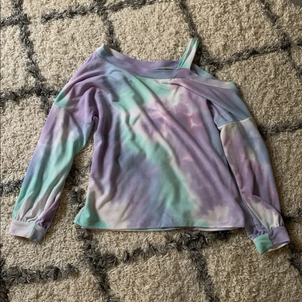 Tie dye cold shoulder top